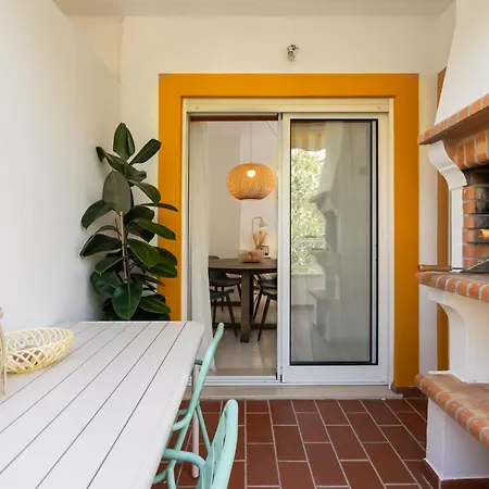 1 Bedroom With Pool Access *