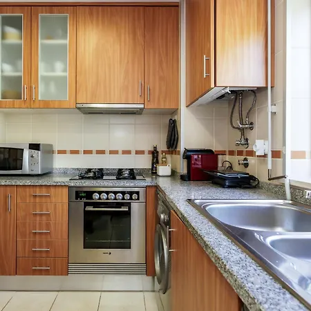 1 Bedroom With Pool Access *